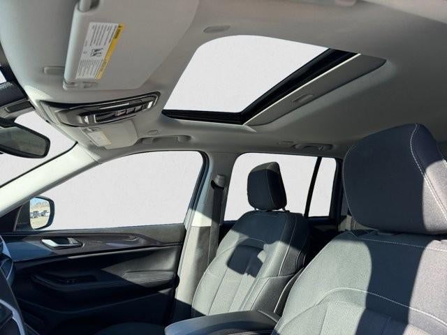 2023 Jeep Grand Cherokee Laredo 4x2