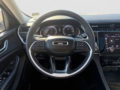 2023 Jeep Grand Cherokee Laredo 4x2