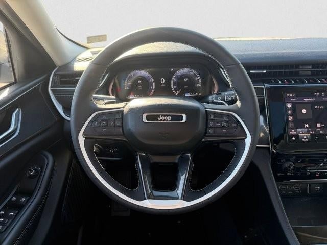 2023 Jeep Grand Cherokee Laredo 4x2