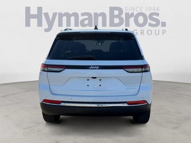 2023 Jeep Grand Cherokee Laredo 4x2