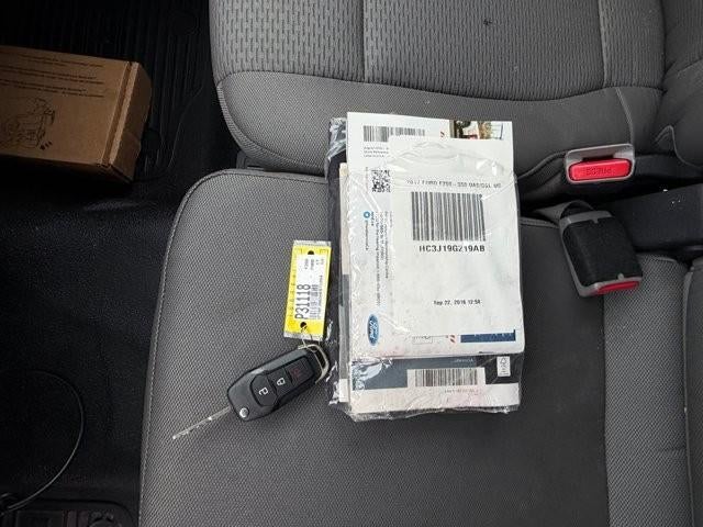 2017 Ford Super Duty F-250 SRW XLT 4WD Reg Cab 8' Box