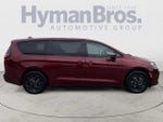 2022 Chrysler Pacifica Hybrid Touring L FWD