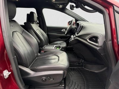 2022 Chrysler Pacifica Hybrid Touring L FWD