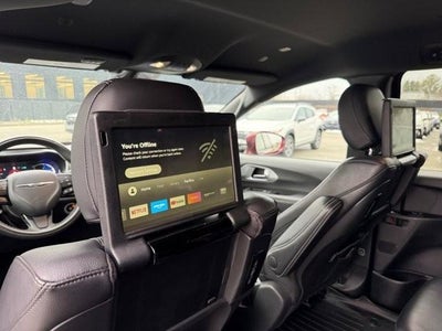 2022 Chrysler Pacifica Hybrid Touring L FWD