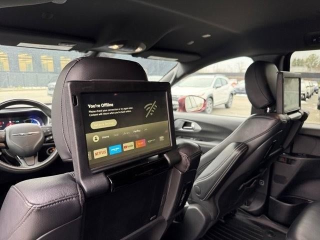 2022 Chrysler Pacifica Hybrid Touring L FWD