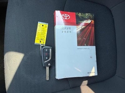 2025 Toyota RAV4 LE AWD (Natl)