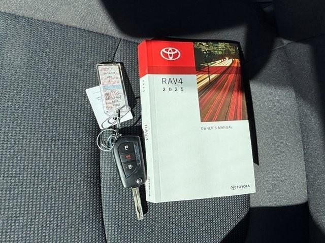 2025 Toyota RAV4 LE AWD (Natl)