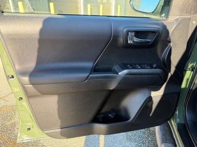 2022 Toyota Tacoma 4WD 4WD TRD Sport Double Cab 5' Bed V6 MT (Natl)