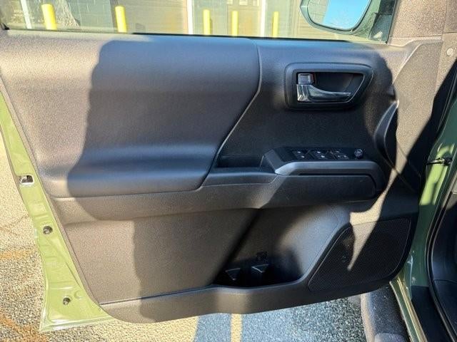 2022 Toyota Tacoma 4WD 4WD TRD Sport Double Cab 5' Bed V6 MT (Natl)