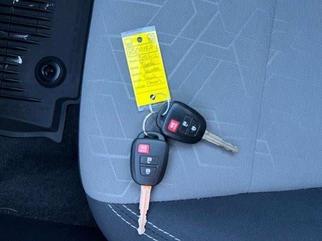 2022 Toyota Tacoma 4WD 4WD TRD Sport Double Cab 5' Bed V6 MT (Natl)