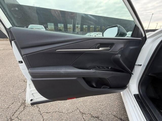 2025 Toyota Camry LE (SE)