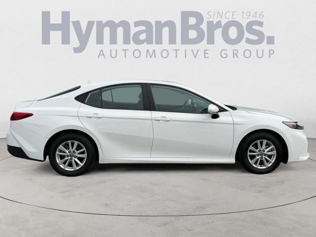 2025 Toyota Camry LE (SE)