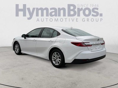 2025 Toyota Camry LE (SE)