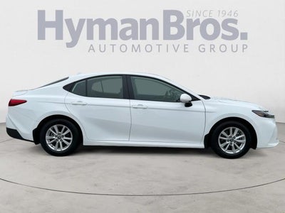 2025 Toyota Camry LE (SE)
