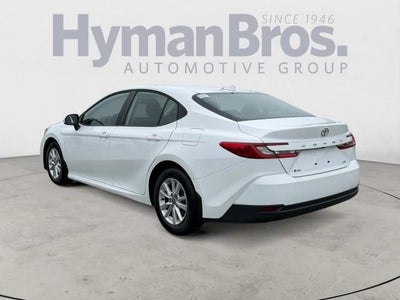 2025 Toyota Camry LE (SE)
