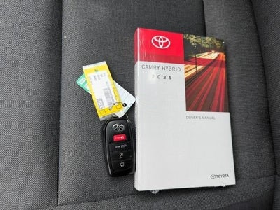 2025 Toyota Camry LE (SE)