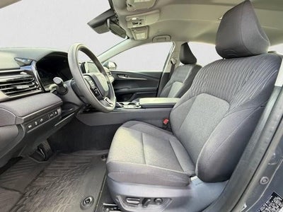 2025 Toyota Camry LE (SE)