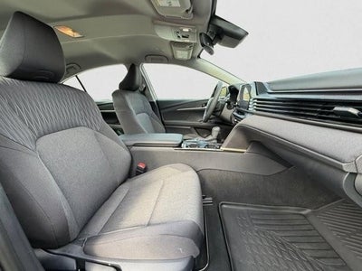 2025 Toyota Camry LE (SE)