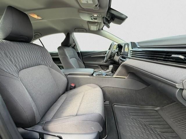 2025 Toyota Camry LE (SE)