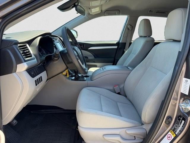 2019 Toyota Highlander LE V6 AWD (SE)