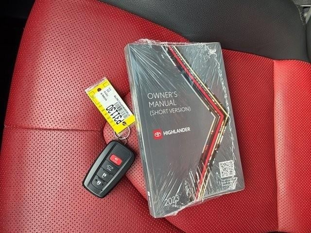 2023 Toyota Highlander Platinum FWD (Natl)