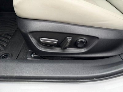 2023 Toyota Prius XLE AWD (Natl)