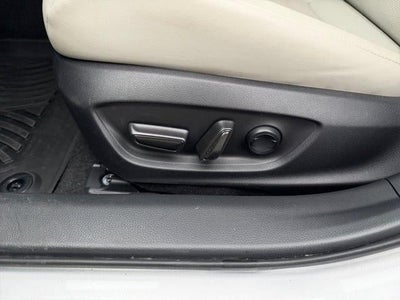 2023 Toyota Prius XLE AWD (Natl)