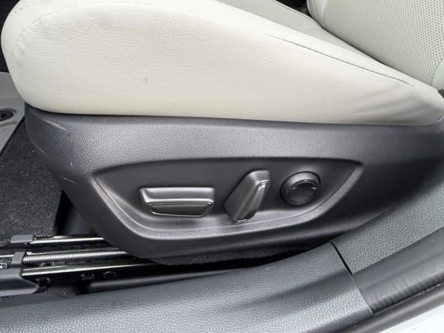 2024 Toyota Prius Limited AWD (Natl)