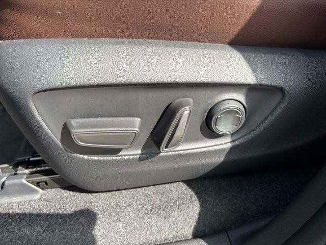 2025 Toyota Land Cruiser 4WD (Natl)