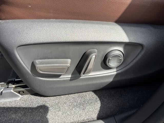 2025 Toyota Land Cruiser 4WD (Natl)