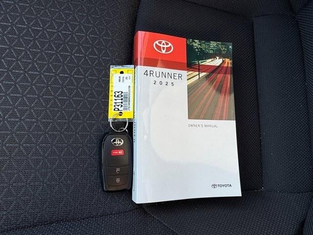 2025 Toyota 4Runner SR5 4WD (GS)