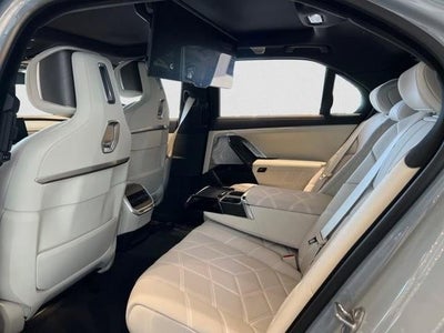 2023 BMW i7 xDrive60 Sedan