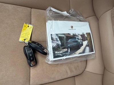 2021 Porsche Macan AWD