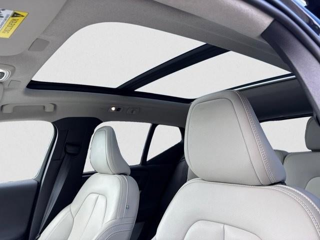 2021 Volvo XC40 T5 AWD Momentum