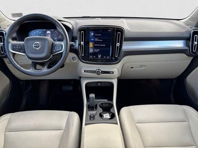 2021 Volvo XC40 T5 AWD Momentum