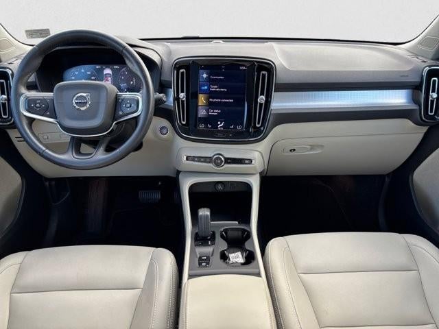 2021 Volvo XC40 T5 AWD Momentum