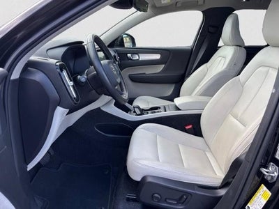 2021 Volvo XC40 T5 AWD Momentum