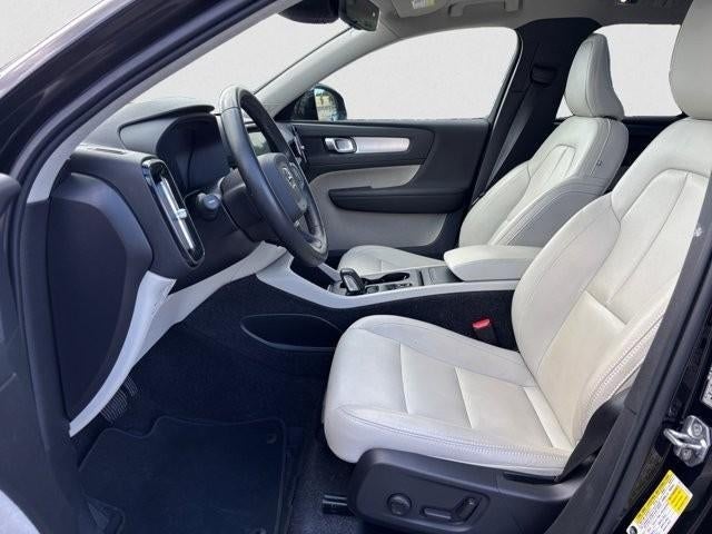 2021 Volvo XC40 T5 AWD Momentum