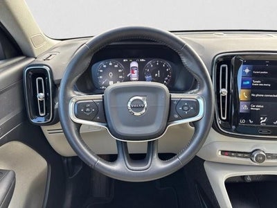 2021 Volvo XC40 T5 AWD Momentum