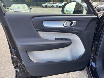 2021 Volvo XC40 T5 AWD Momentum