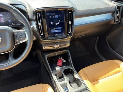2019 Volvo XC40 T5 AWD Momentum