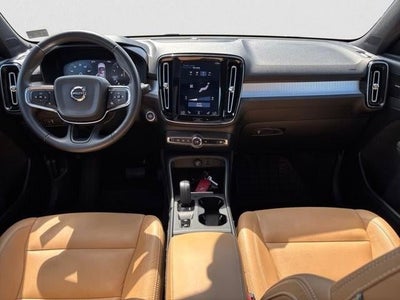 2019 Volvo XC40 T5 AWD Momentum