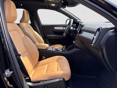 2019 Volvo XC40 T5 AWD Momentum