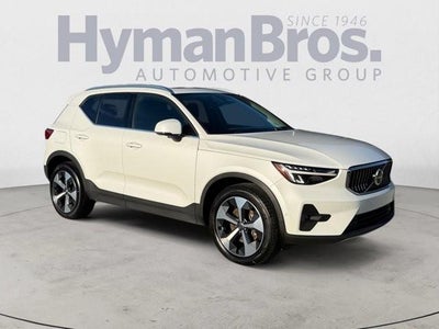 2025 Volvo XC40 B5 AWD Plus Bright Theme