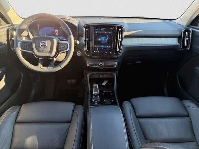 2025 Volvo XC40 B5 AWD Plus Bright Theme