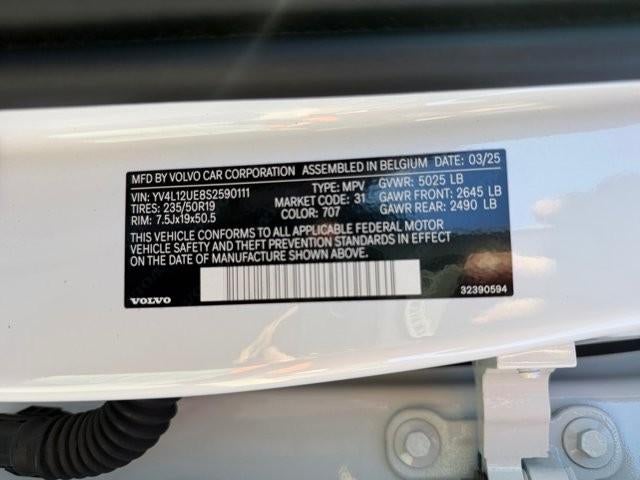 2025 Volvo XC40 B5 AWD Plus Bright Theme