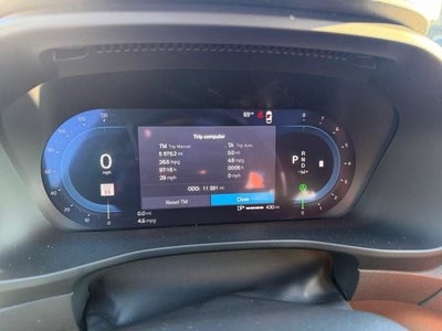 2025 Volvo XC40 B5 AWD Plus Bright Theme