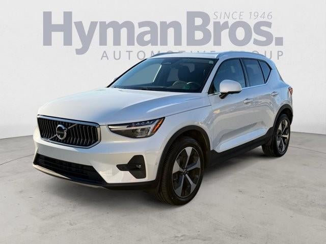 2025 Volvo XC40 B5 AWD Plus Bright Theme