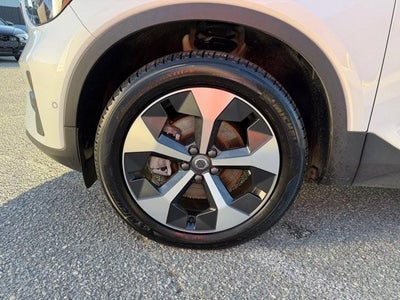 2025 Volvo XC40 B5 AWD Plus Bright Theme