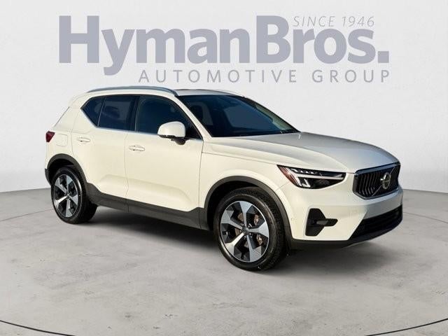 2025 Volvo XC40 B5 AWD Plus Bright Theme
